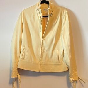 Light yellow zipper jacket